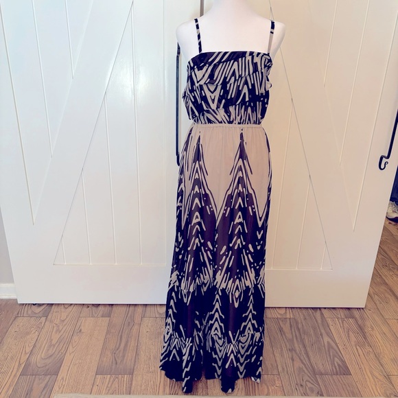 Express Black/Cream maxi dress size: X Small - Picture 2 of 6